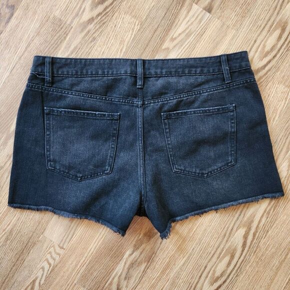 Time And Tru High Rise Denim Short Shorts Size 16 Black Wash Destroyed Raw Hem - Picture 2 of 5
